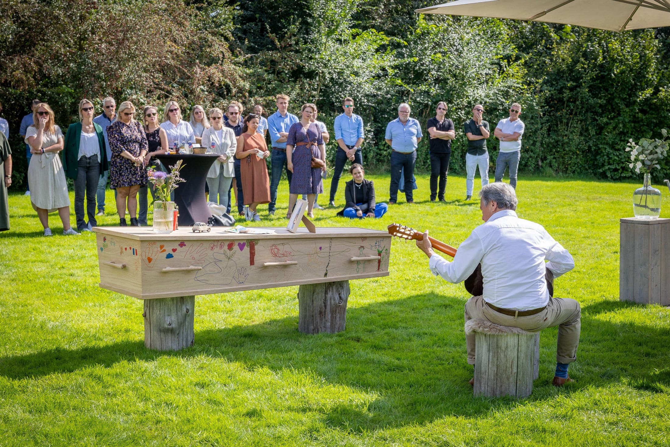 Een afscheid in de buitenlucht, met livemuziek